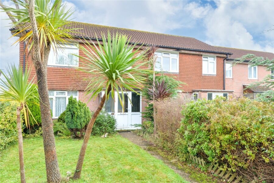 Bays Road, Pennington, Lymington, Hampshire, SO41 8HL