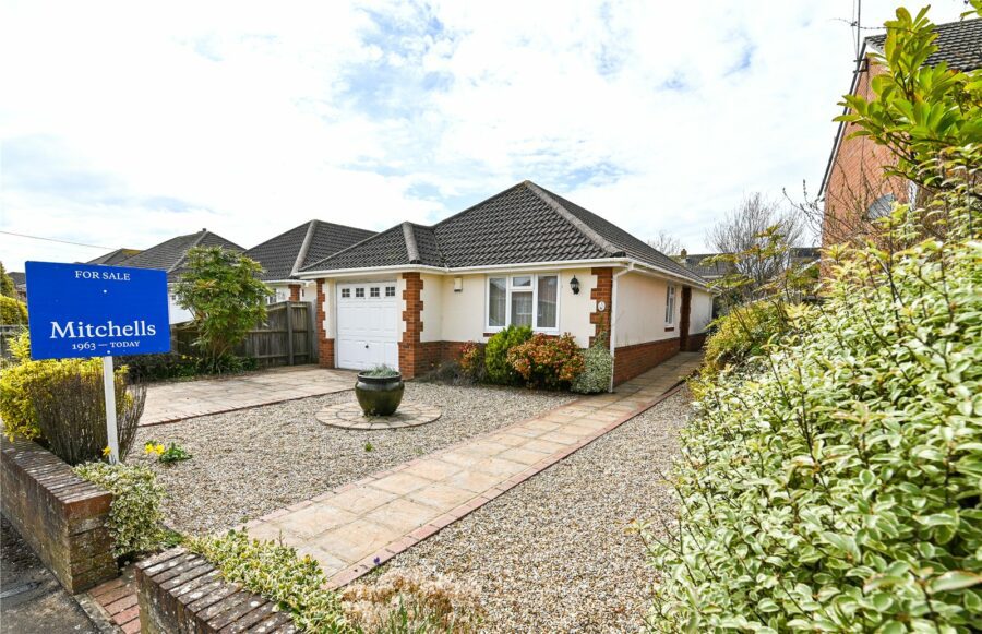 Keysworth Avenue, Barton on Sea, New Milton, Hampshire, BH25 7HZ