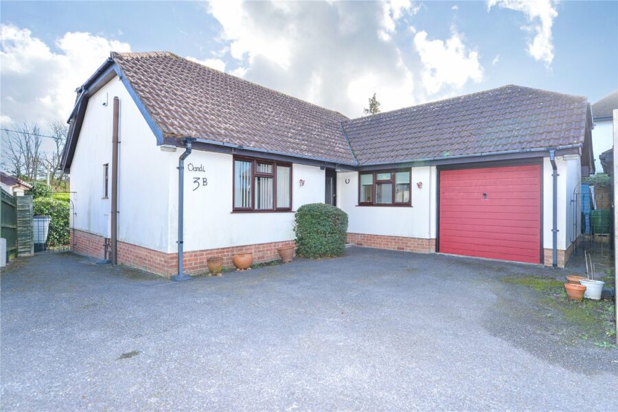 Dilly Lane, Barton on Sea, New Milton, Hampshire, BH25 7DQ