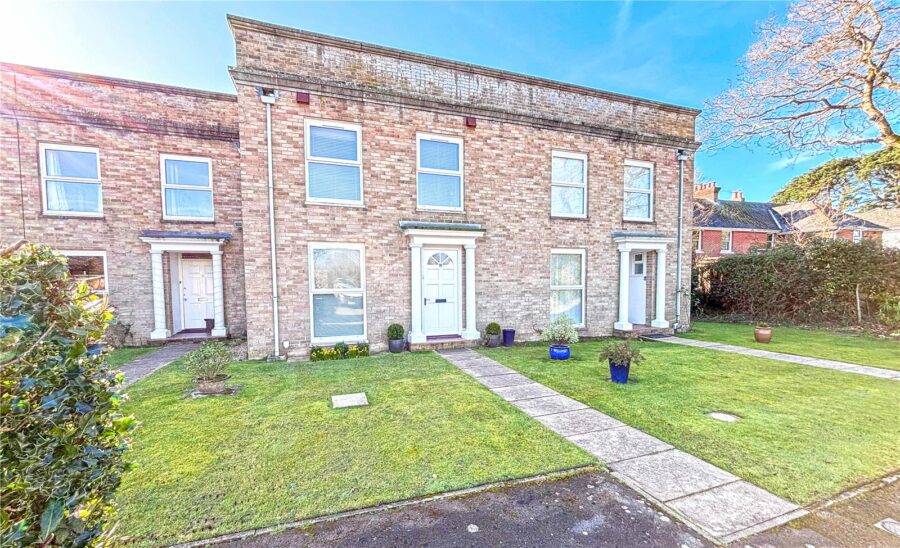 Royston Place, Barton on Sea, New Milton, Hampshire, BH25 7AJ