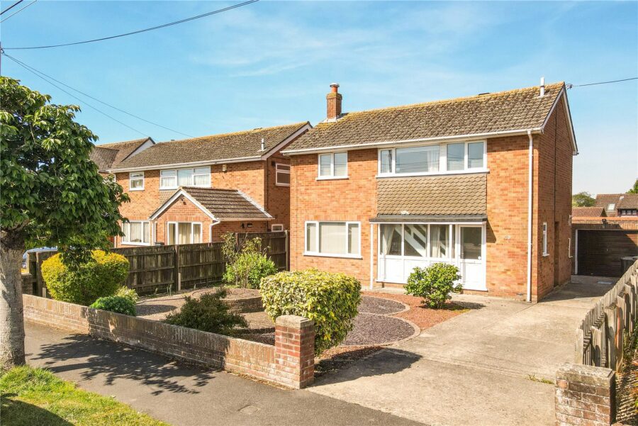 High Ridge Crescent, New Milton, Hampshire, BH25 5BU