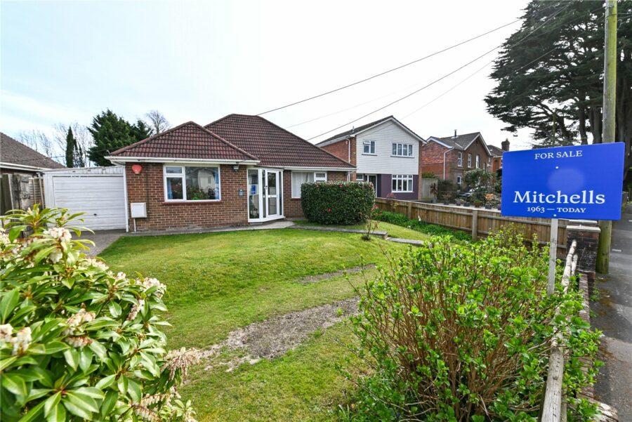 Manor Road, New Milton, Hampshire, BH25 5EN