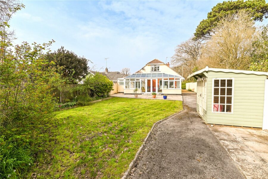 Sunnyfield Road, Barton on Sea, New Milton, Hampshire, BH25 7BZ
