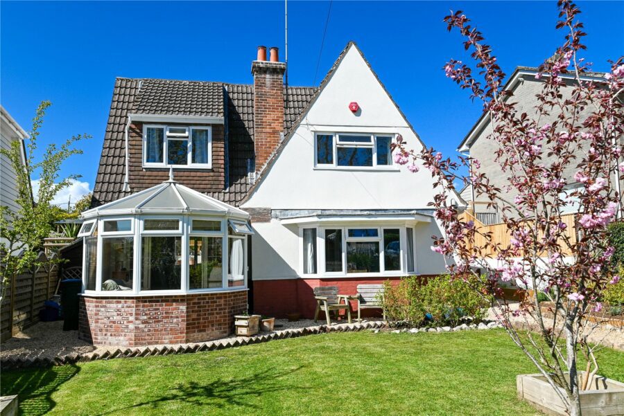 Oak Road, Ashley, New Milton, Hampshire, BH25 5BD