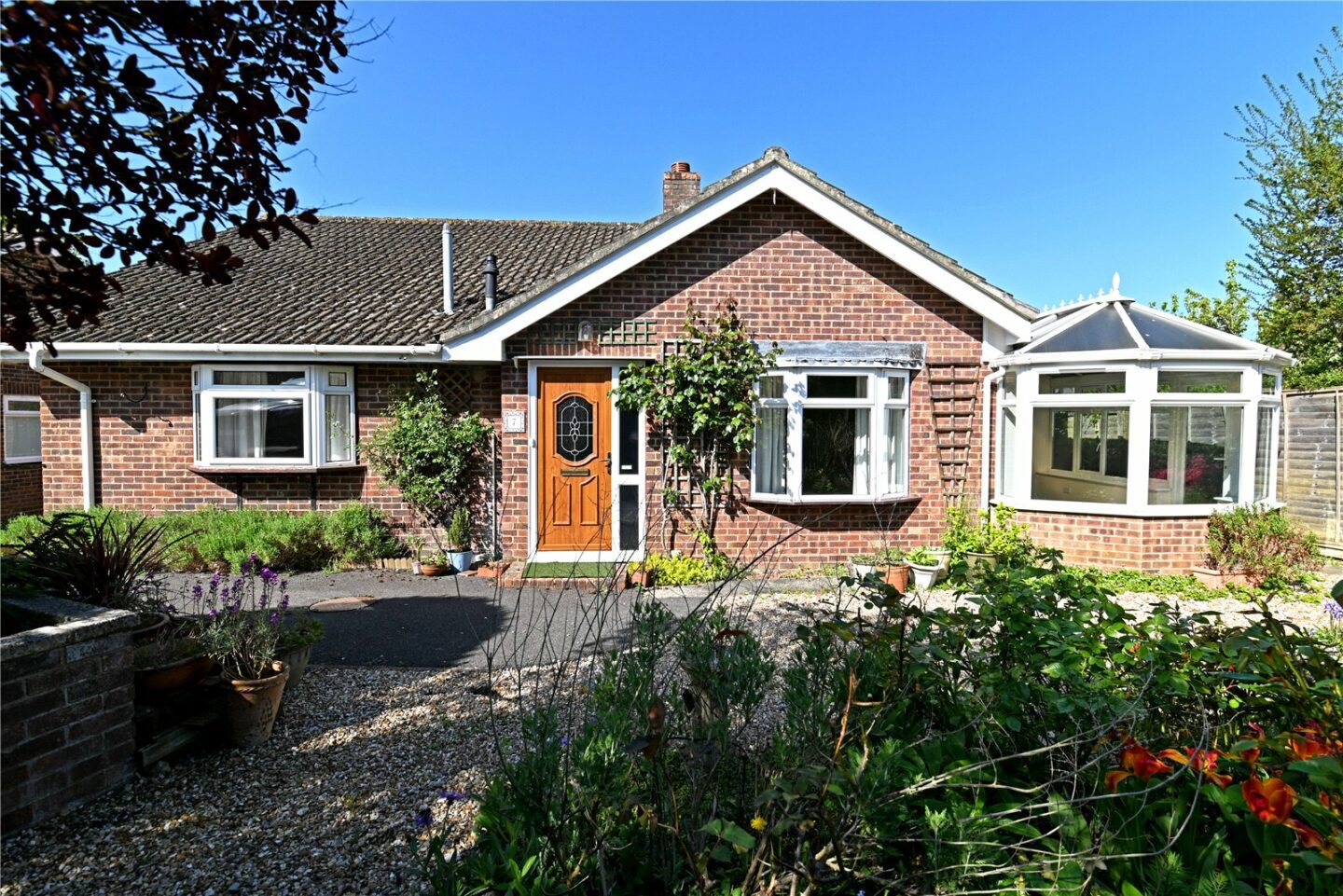 Hawthorn Drive, Sway