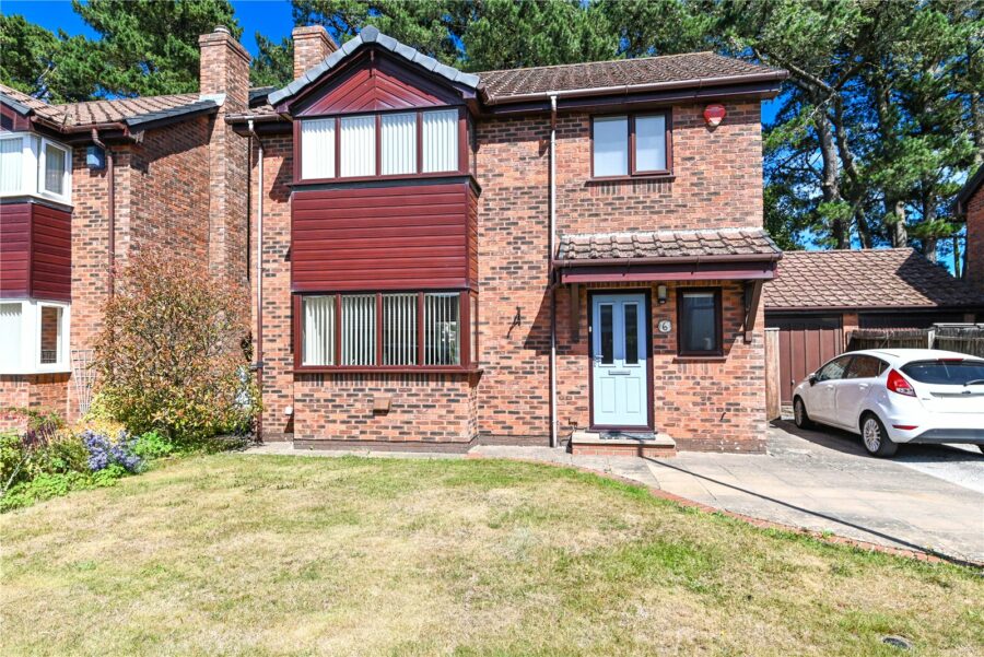 Hedgerley, Barton on Sea, New Milton, Hampshire, BH25 7TD