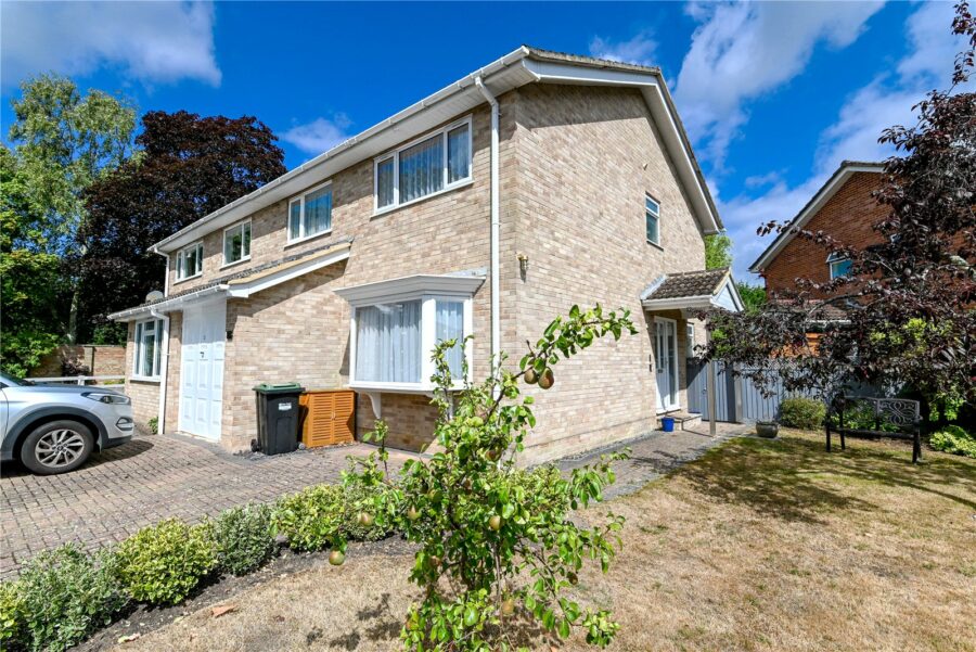 Grange Close, Everton, Lymington, Hampshire, SO41 0TY