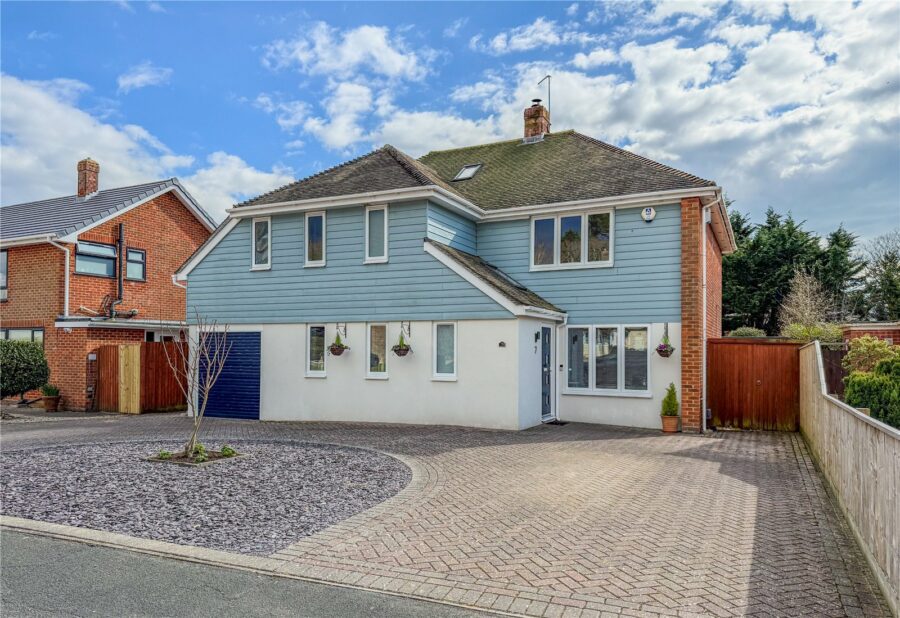 Holmhurst Avenue, Highcliffe On Sea, Christchurch, Dorset, BH23 5PG