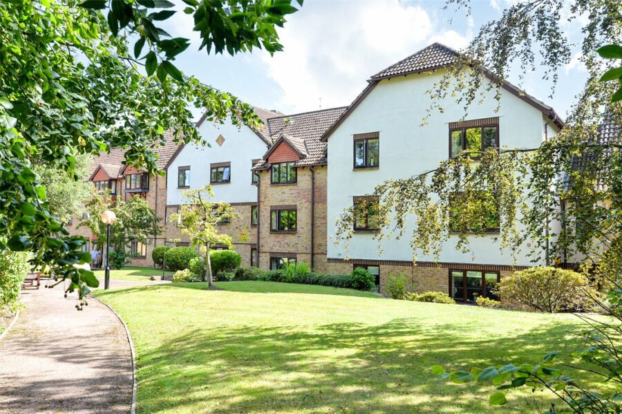 Lakeside Pines, Barrs Avenue, New Milton, Hampshire, BH25 5GQ