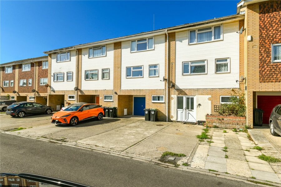Drake Close, New Milton, Hampshire, BH25 5JG