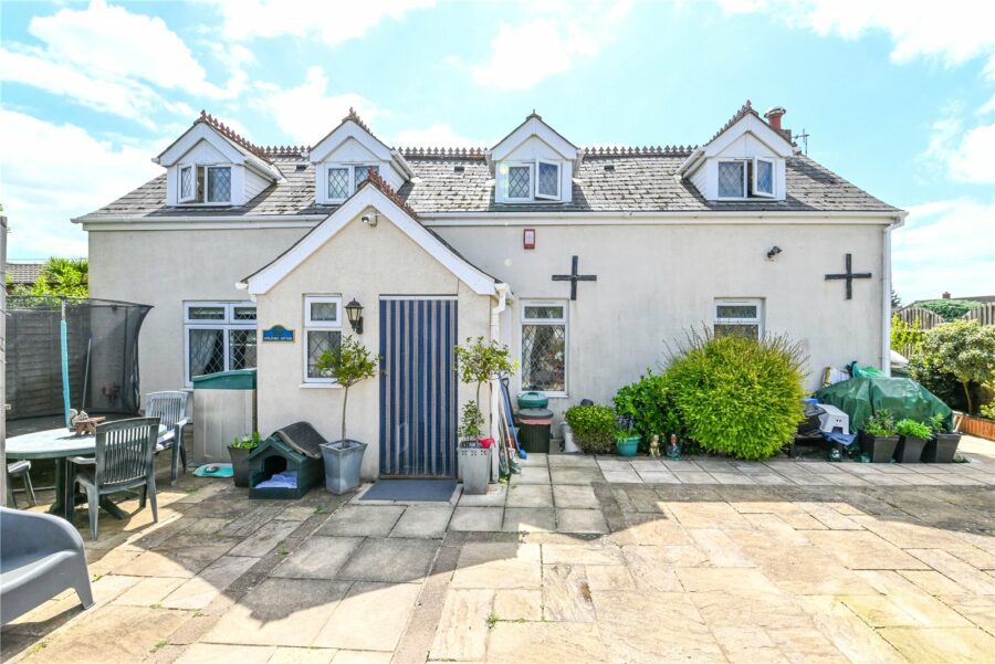 Oak Road, New Milton, Hampshire, BH25 5BE