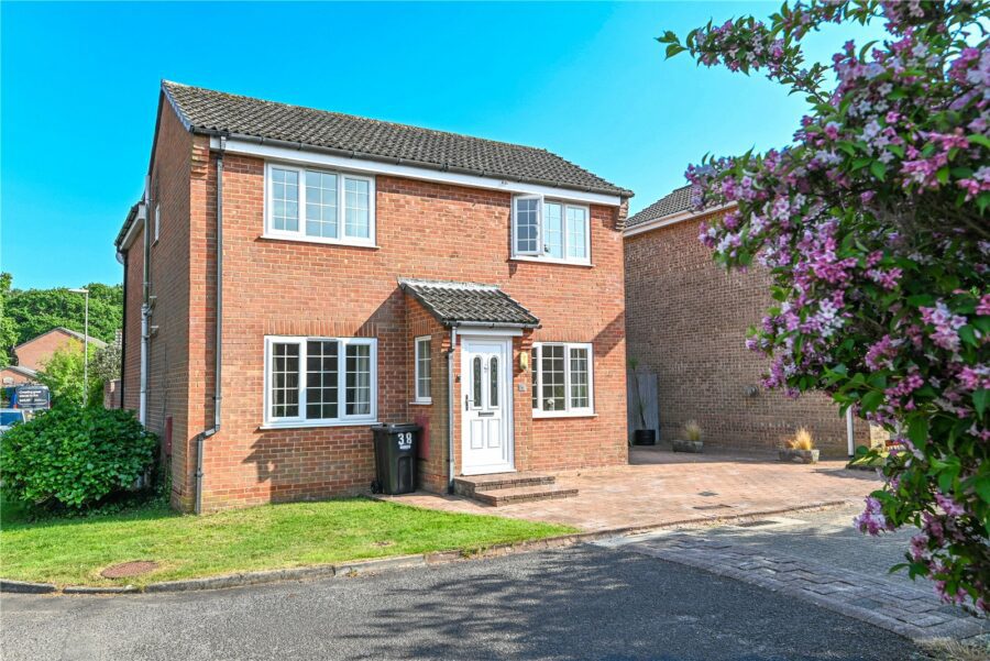 Acacia Road, Hordle, Lymington, Hampshire, SO41 0YG