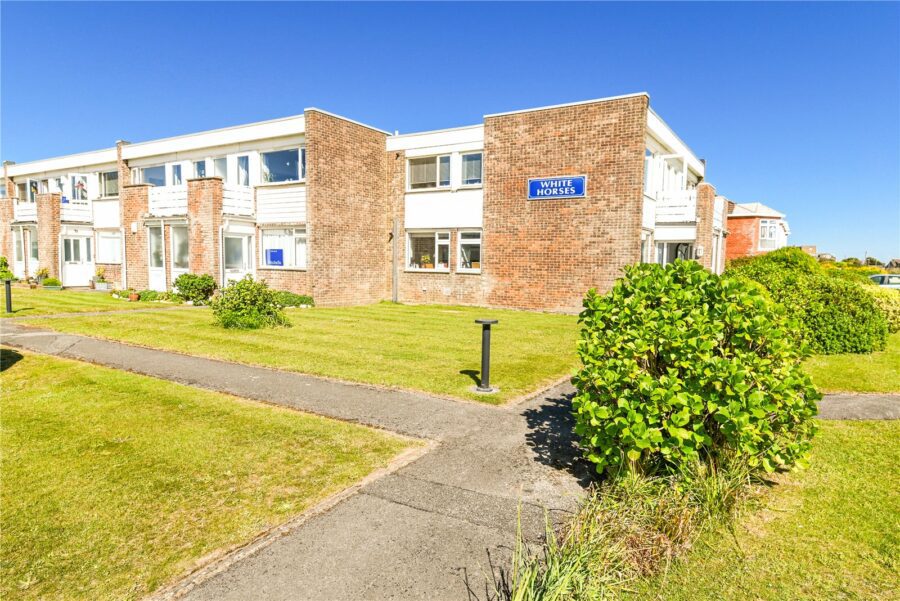 Marine Drive, Barton on Sea, New Milton, Hampshire, BH25 7EQ