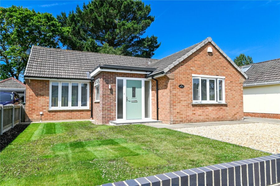 Western Avenue, Barton on Sea, New Milton, Hampshire, BH25 7PZ