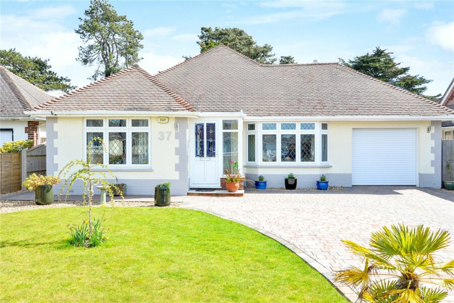 Barton Croft, Barton on Sea, New Milton, Hampshire, BH25 7BT