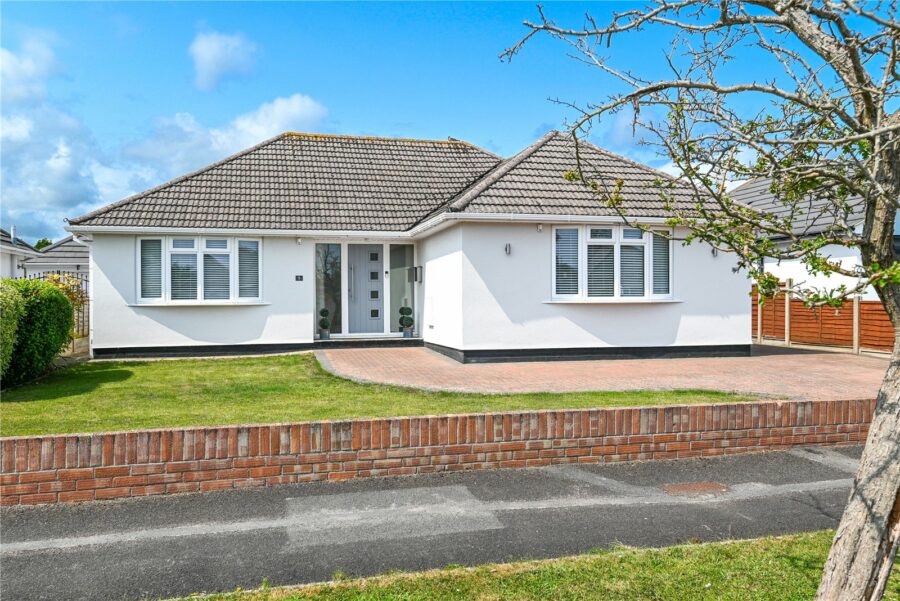 Fenleigh Close, Barton on Sea, New Milton, Hampshire, BH25 7BB