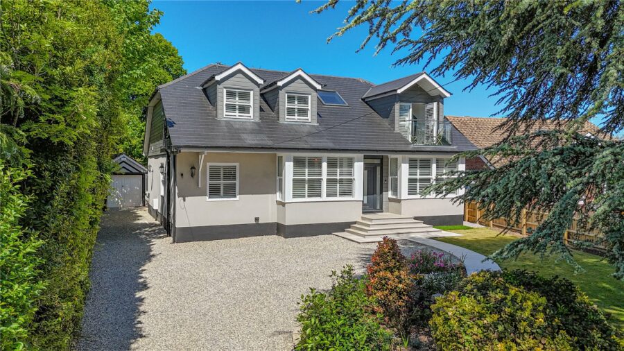 Friars Road, Friars Cliff, Christchurch, Dorset, BH23 4EA