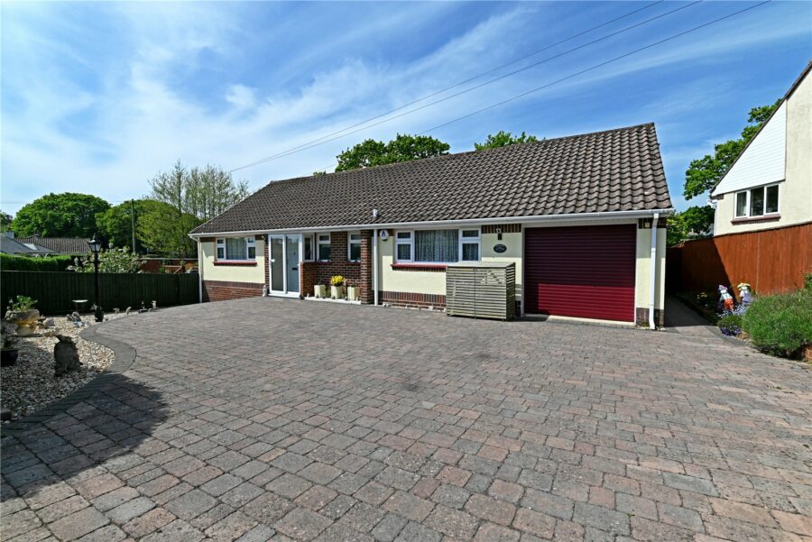 Farm Lane South, Barton on Sea, New Milton, Hampshire, BH25 7BW