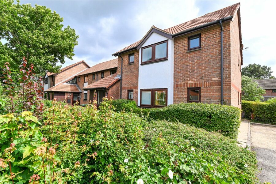 Pennywell Gardens, Ashley, New Milton, Hampshire, BH25 5YB