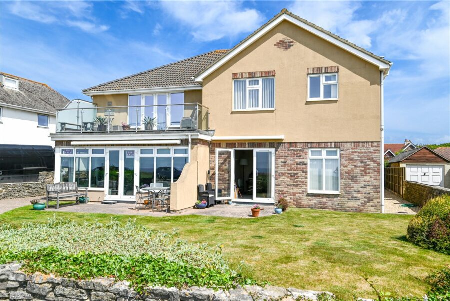 Marine Drive East, Barton on Sea, New Milton, Hampshire, BH25 7DX