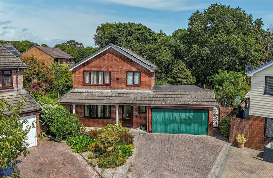Donnington Drive, Mudeford, Christchurch, Dorset, BH23 4SZ