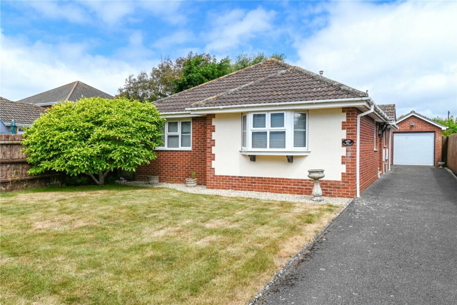 Seaward Avenue, Barton on Sea, New Milton, Hampshire, BH25 7HP