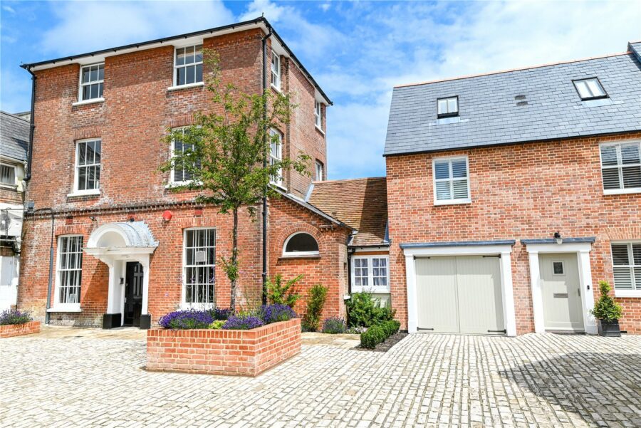 High Street, Lymington, Hampshire, SO41 9AF