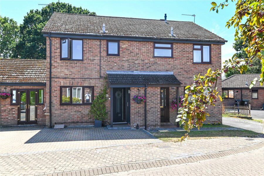 Akeshill Close, New Milton, Hampshire, BH25 5ES
