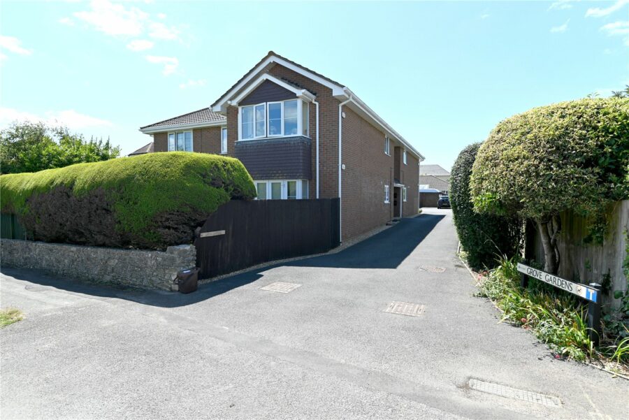 Grove Gardens, Barton on Sea, New Milton, Hampshire, BH25 7HJ