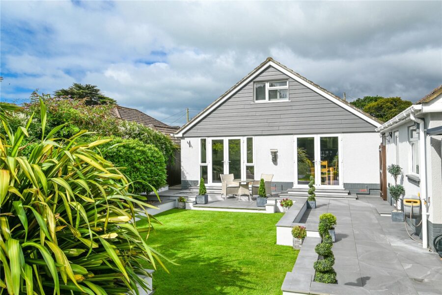 Dilly Lane, Barton on Sea, New Milton, Hampshire, BH25 7DQ