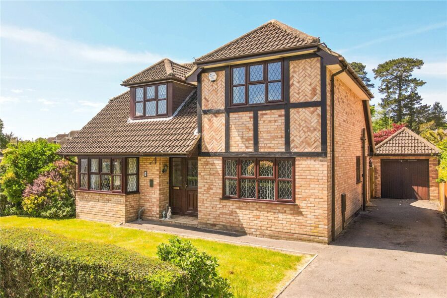 Larkshill Close, New Milton, Hampshire, BH25 5RN