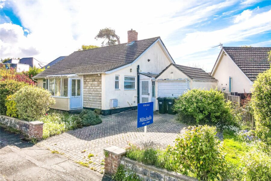 Barton Drive, Barton on Sea, New Milton, Hampshire, BH25 7JJ