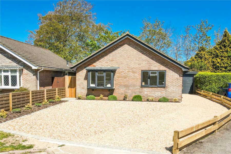 Oak Gardens, Everton, Lymington, Hampshire, SO41 0ZF