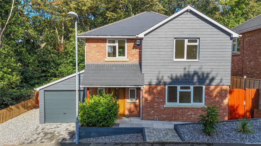 Manning Avenue, Highcliffe On Sea, Christchurch, Dorset, BH23 4PW