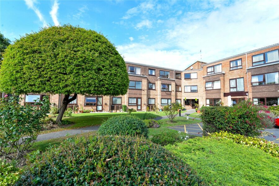 Waverley House, 1 Waverley Road, New Milton, Hampshire, BH25 6PQ
