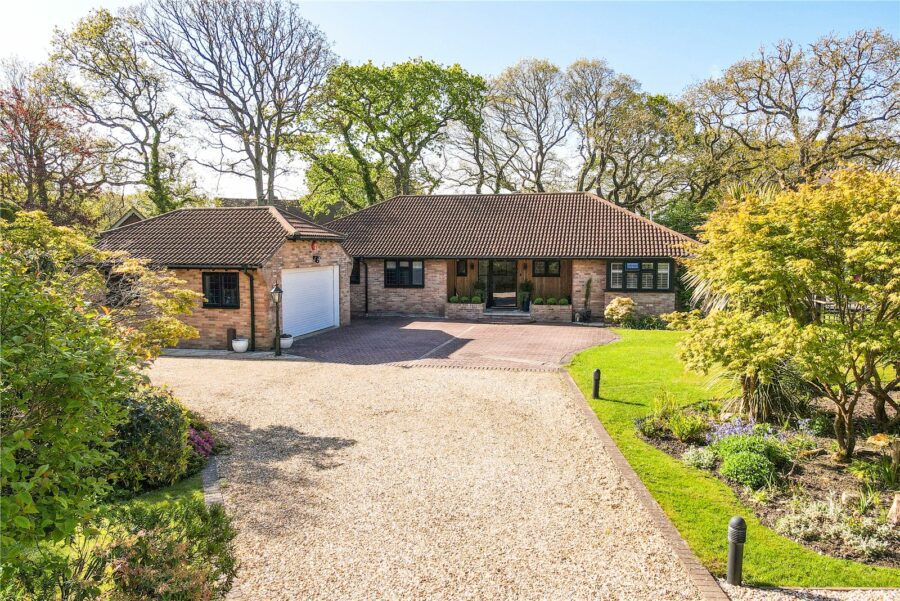 Barton Common Lane, Barton On Sea, New Milton, Hampshire, BH25 5PS
