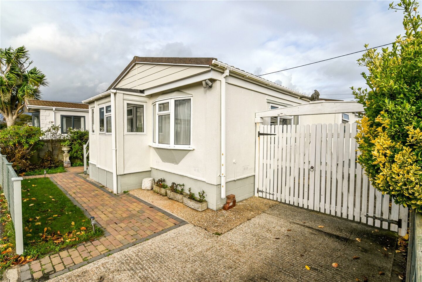 Field Place, Hoburne Naish Estate