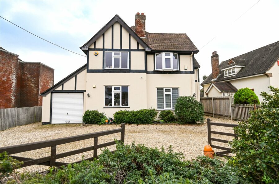 Cliffe Road, Barton on Sea, New Milton, Hampshire, BH25 7PA