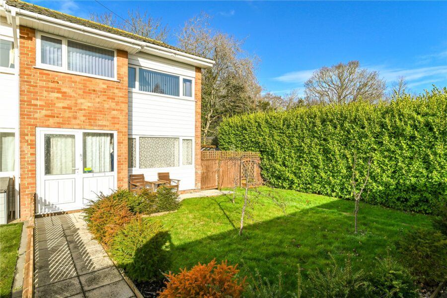 Moore Close, New Milton, Hampshire, BH25 6QX