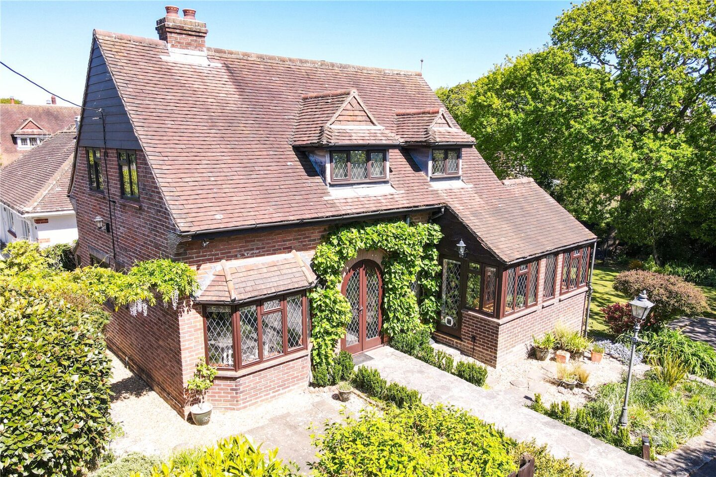 Dilly Lane, Barton on Sea, New Milton, Hampshire, BH25 7DQ
