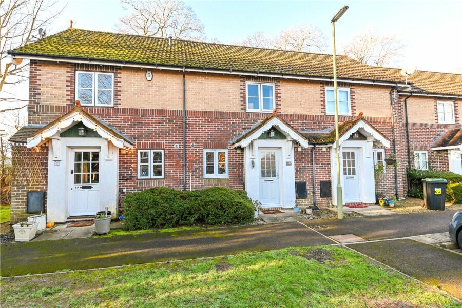 Vicarage Gardens, Hordle, Lymington, Hampshire, SO41 0XJ