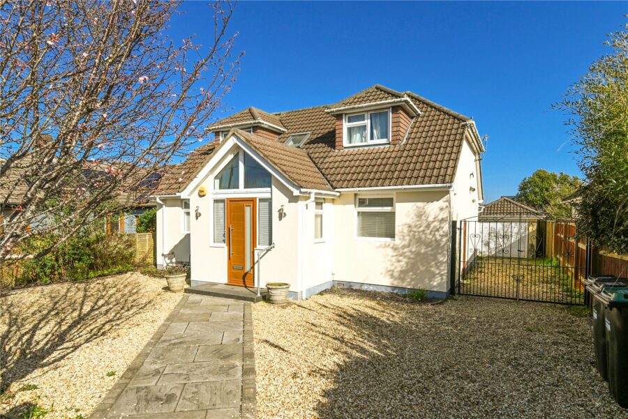 Keysworth Avenue, Barton on Sea, New Milton, Hampshire, BH25 7HY