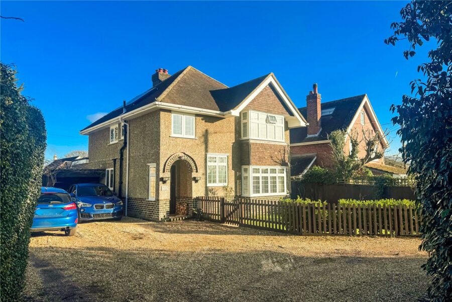 Dilly Lane, Barton on Sea, New Milton, Hampshire, BH25 7DQ