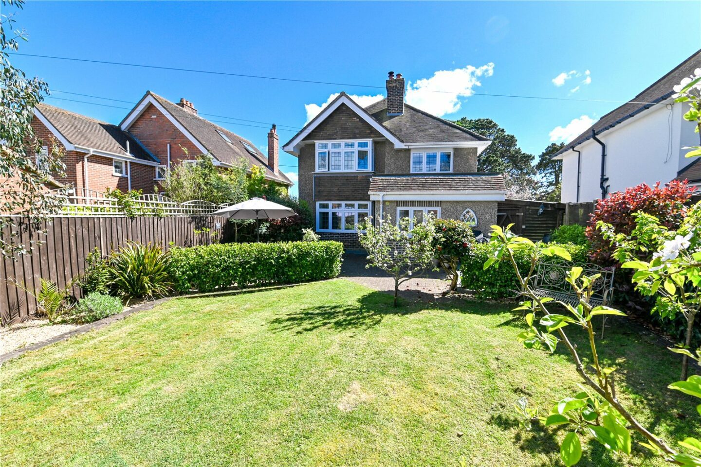 Dilly Lane, Barton on Sea, New Milton, Hampshire, BH25 7DQ