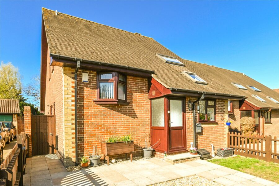 Yerville Gardens, Hordle, Lymington, Hampshire, SO41 0UL