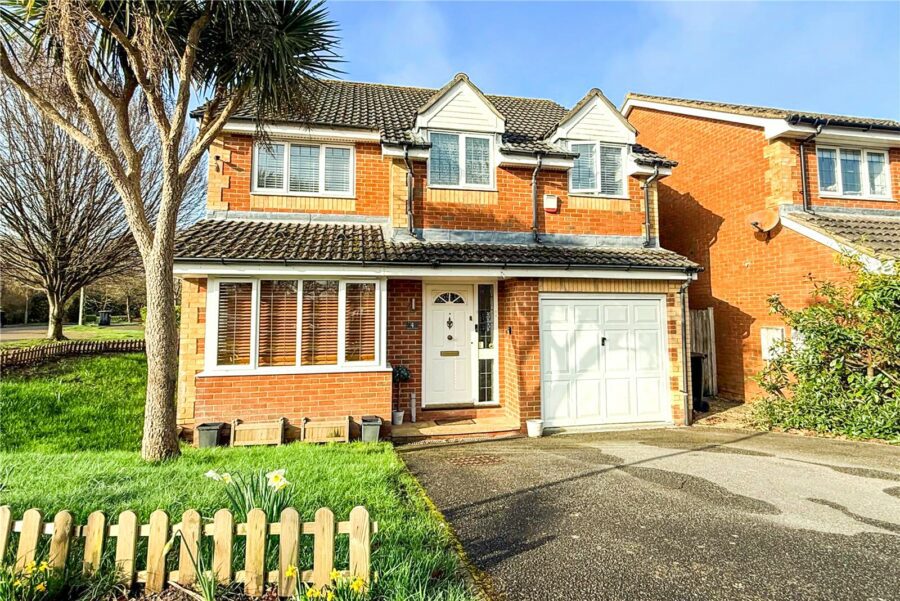 Forest Oak Drive, New Milton, Hampshire, BH25 5NT