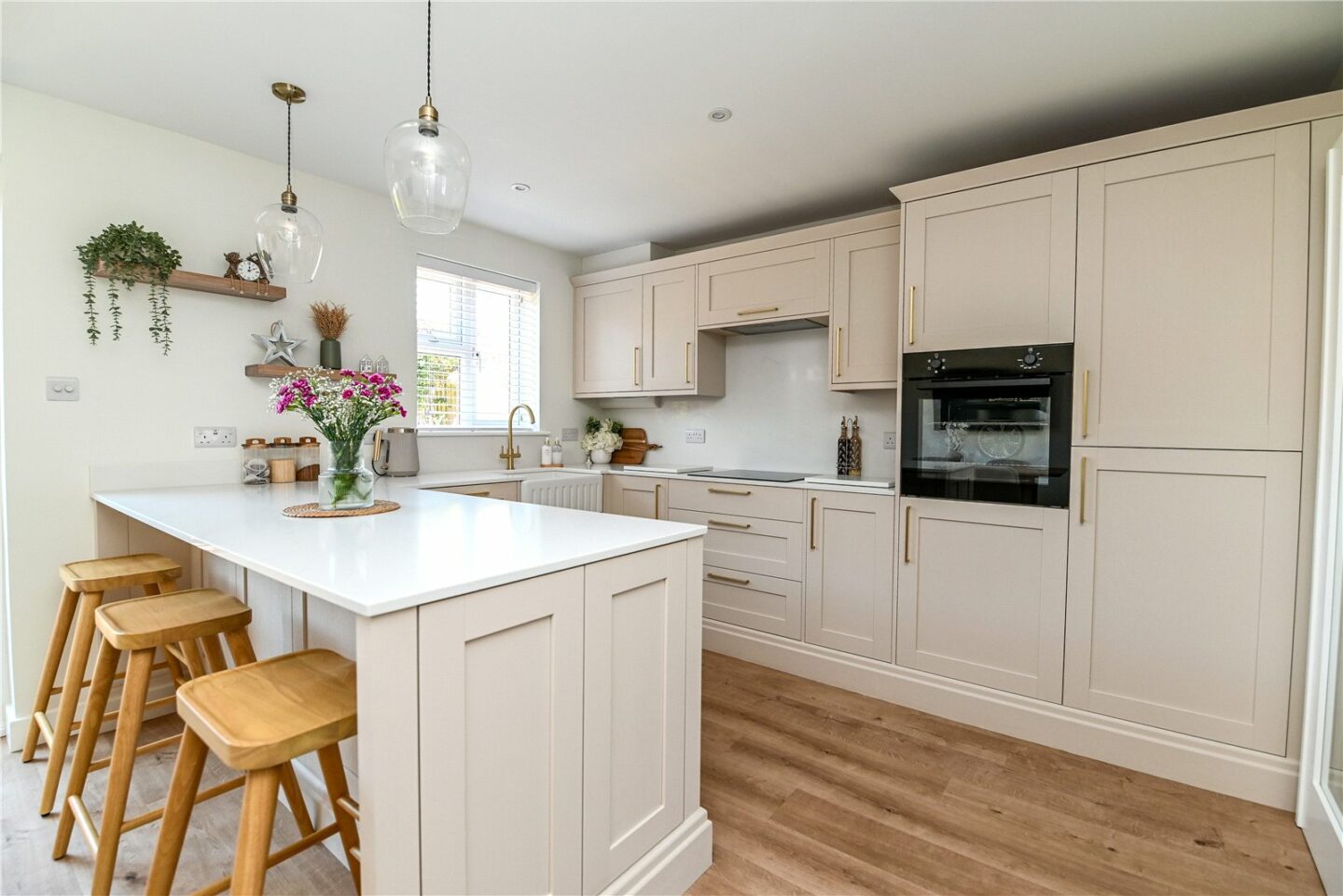 NWM260045_05.jpg