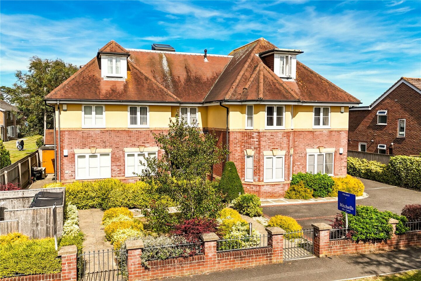 Mount Avenue, New Milton, Hampshire, BH25 6NS