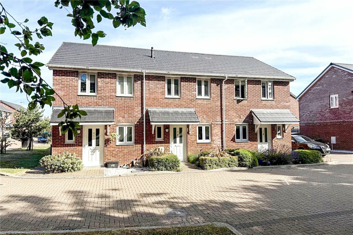 Knight Gardens, Lymington, Hampshire, SO41 9NZ