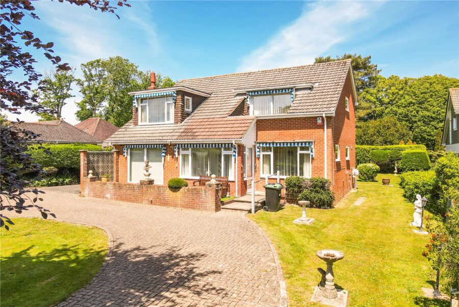 Barton Common Road, Barton On Sea, New Milton, Hampshire, BH25 5PR